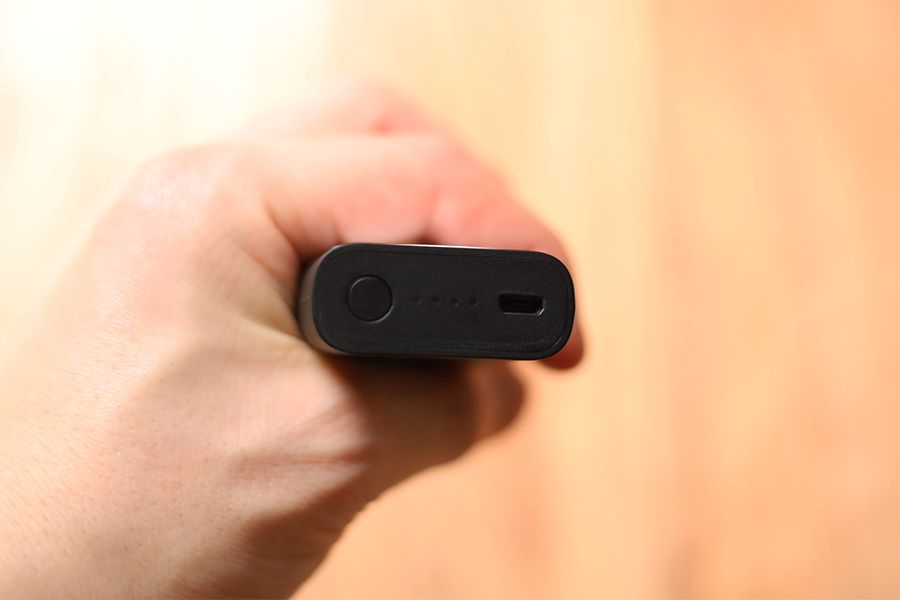 Belkin BOOST CHARGE Apple Watch用モバイルバッテリーはMicroUSBで充電するのが気になる