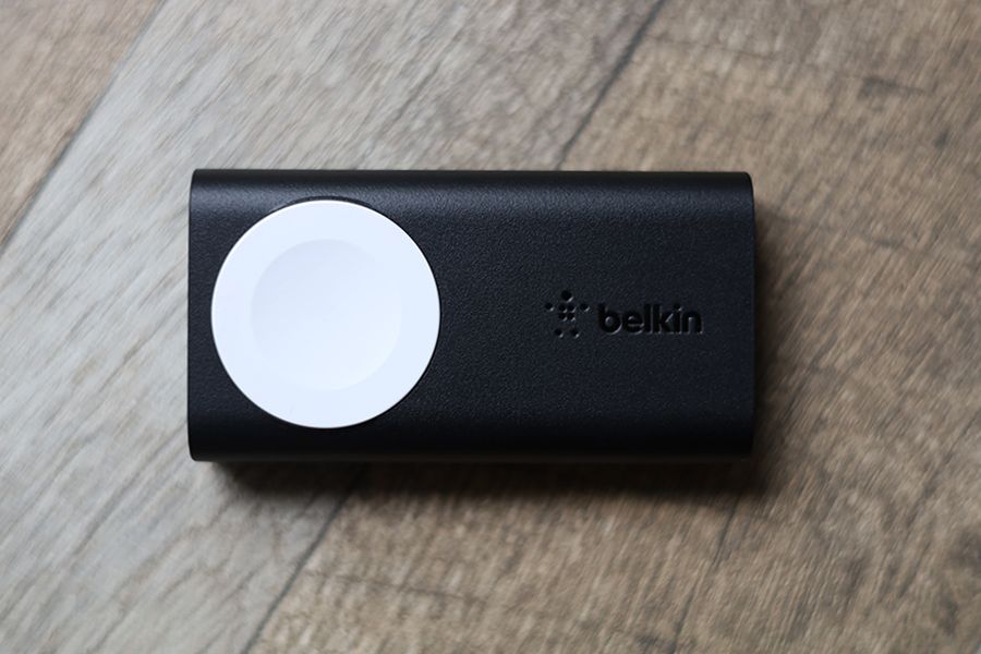 Belkin BOOST CHARGE Apple Watch用モバイルバッテリーの表面