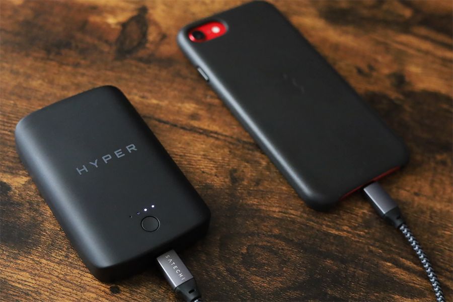 HyperJuice Magnetic Wireless Battery Packは有線ケーブルで充電できる
