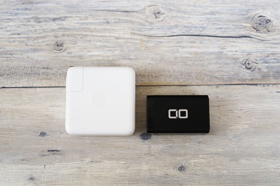 CIO LilNubとApple純正充電器のサイズを比較する