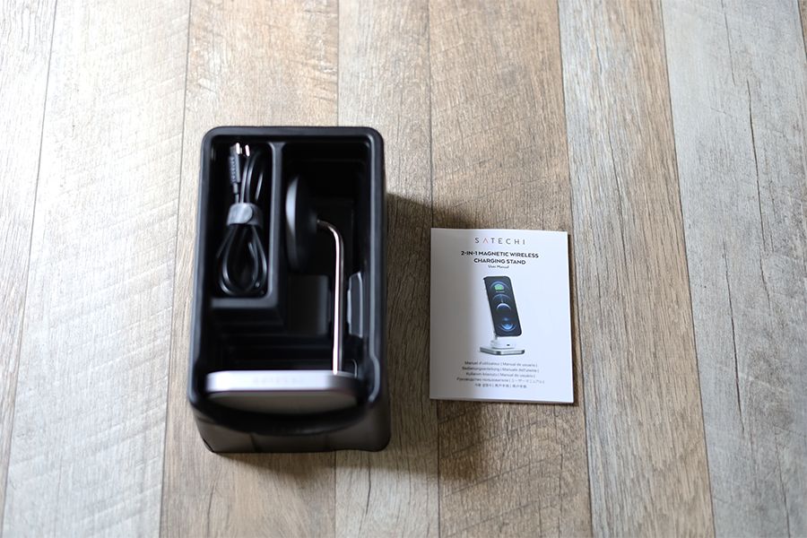 Satechi 2-in-1 MAGNETIC WIRESS CHARGING STANDの同梱品は3点