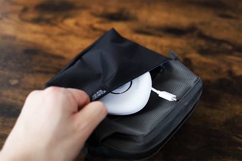 Anker Magnetic Charging Dockは持ち運びに便利なサイズ