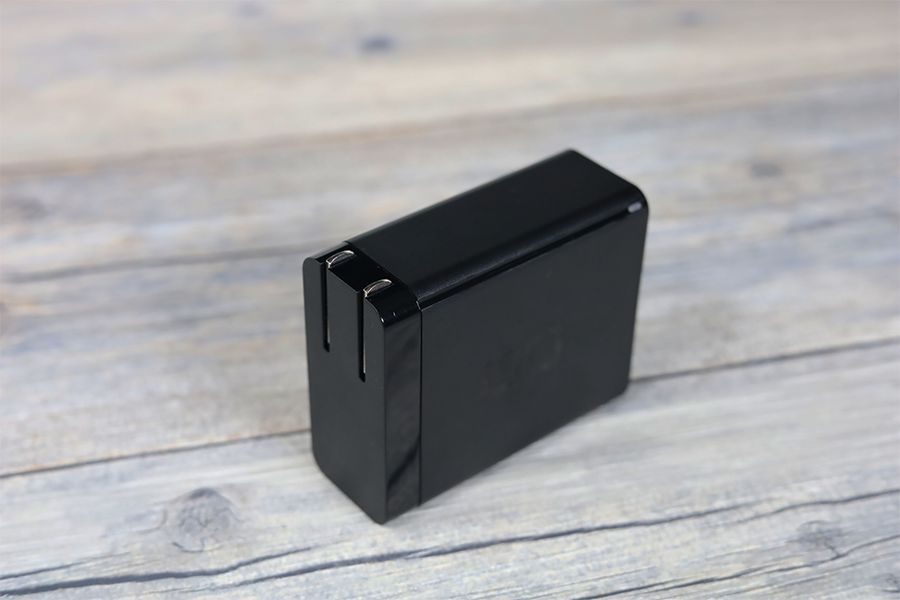 CIO LilNob USB PD 4ポート100W【G100W3C1A】のプラグを閉じた状態