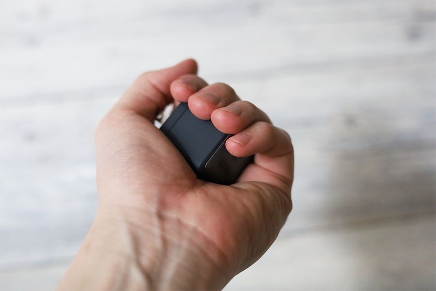 Anker Nano Ⅱ 30Wは手で握り込めるサイズ感