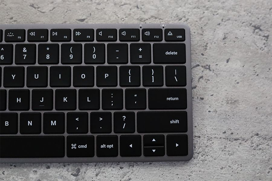 Satechi Slim X1 Bluetooth Backlit Keyboardの右半分