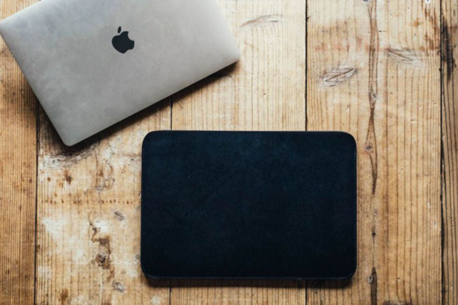 drip Leather MacBook CaseとMacBookの画像