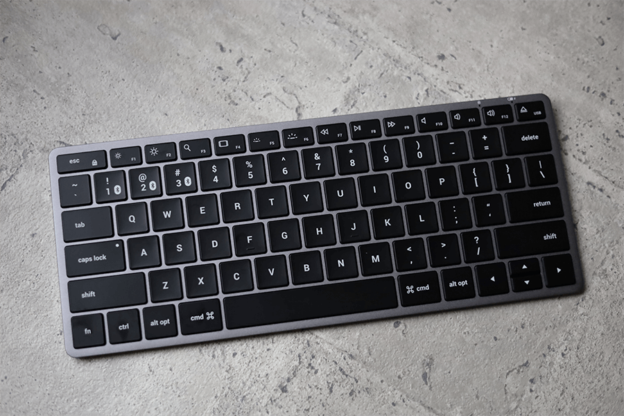 Satechi Slim X1 Bluetooth Backlit KeyboardとMagic Keyboardの外観デザインはMagic Keyboardそっくり 2