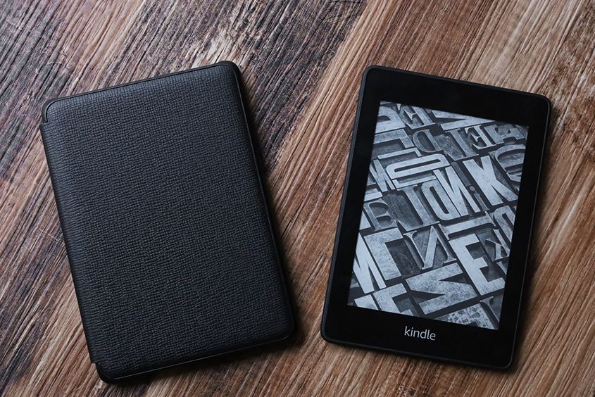 Kindle Paperwhite純正レザーケース:カバーレビュー｜ファブリック素材と比較ありサードパーティは微妙？