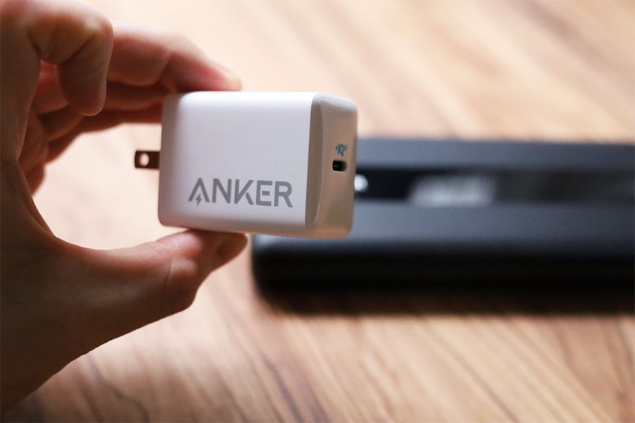 Anker PowerCore III 19200 60Wを同じAnkerの60W充電器 Pod Liteで充電する