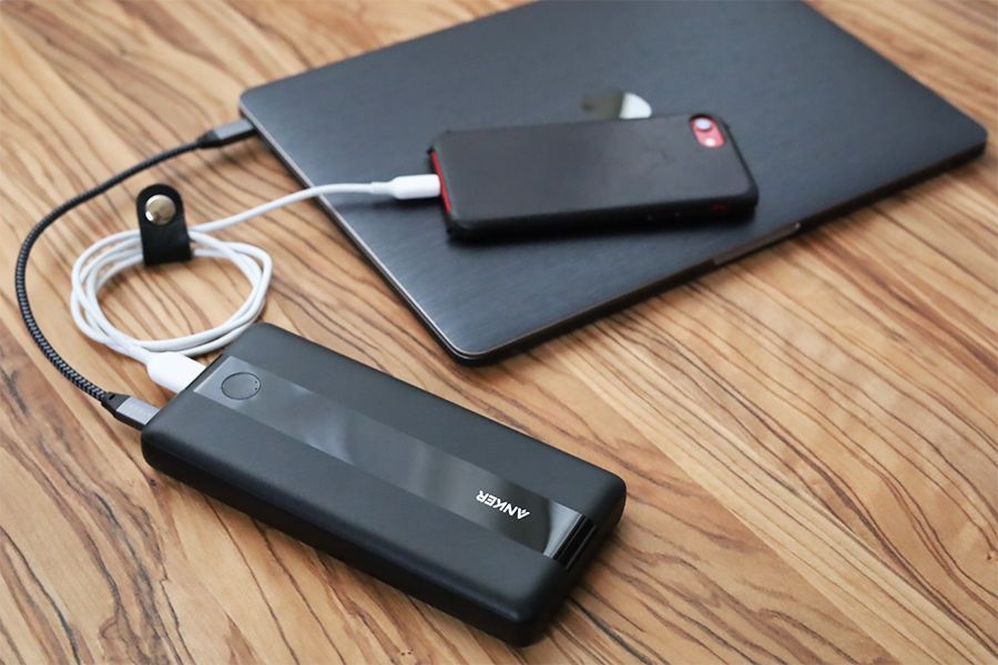 Anker PowerCore III 19200 60Wを使用してMacBookとiPhoneを充電する