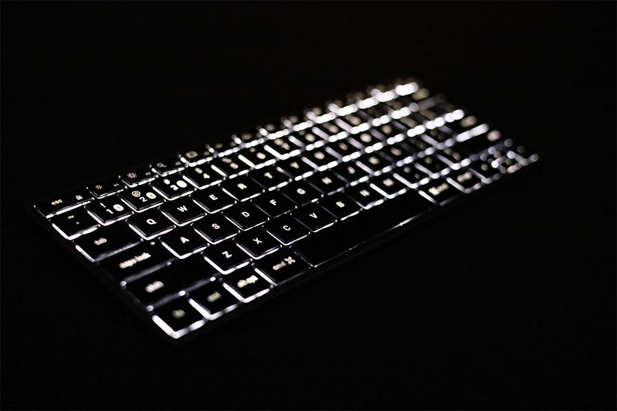 Satechi Slim X1 Bluetooth Backlit Keyboardのバックライトがおしゃれかっこいい