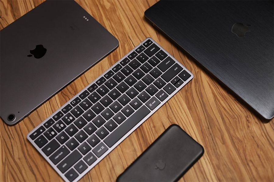 Satechi Slim X1 Bluetooth Backlit Keyboardは3台デバイスの横断がシームレスで可能