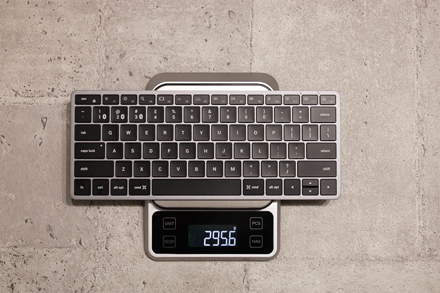 Satechi Slim X1 Bluetooth Backlit Keyboardの実測の重量は295g