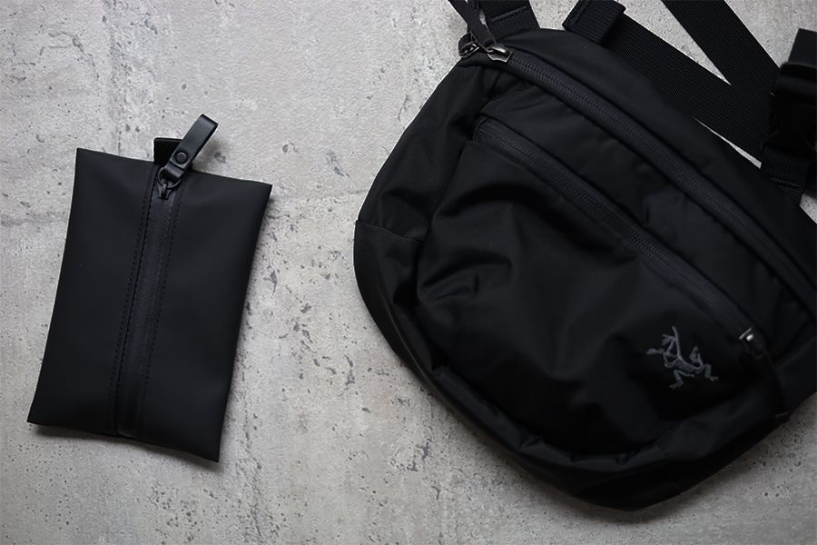 アソボーゼ TOFTPOUCH(タフトポーチ)はマンティス2サイズに余裕で入る