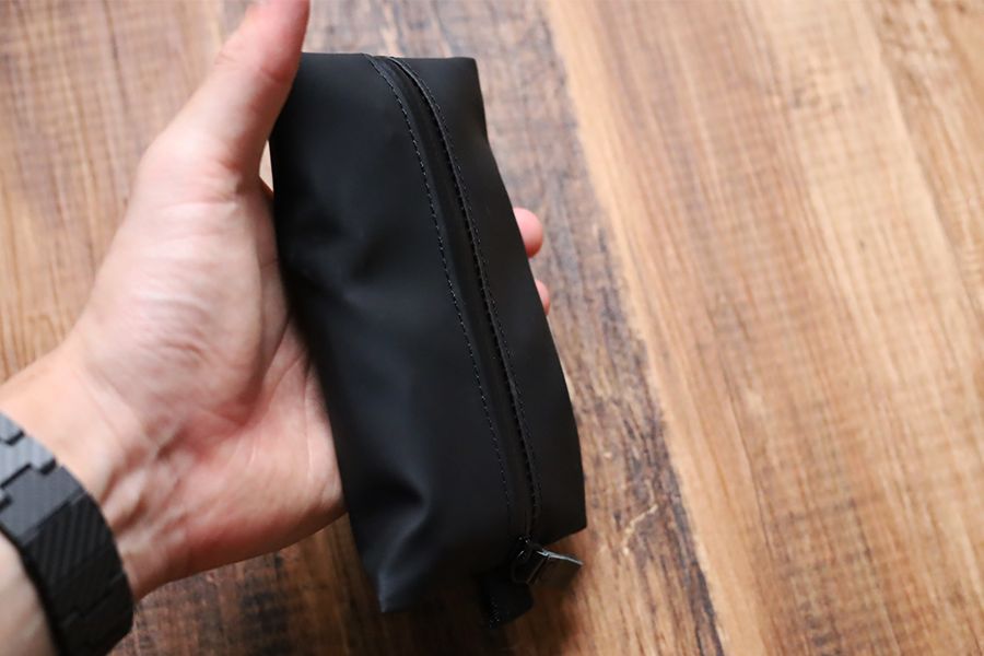 アソボーゼ TOFTPOUCH(タフトポーチ)太めのものを入れてもしっかりチャックは閉まる