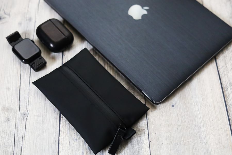 アソボーゼ TOFTPOUCH(タフトポーチ)はApple製品と相性良し