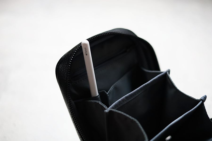 SIGOSOTOはApple Pencilを差し込む部分がある