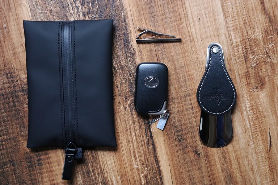アソボーゼ TOFTPOUCH(タフトポーチ)はビジネスグッズを入れてもオッケイ