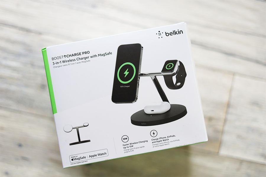 Belkin boost charge pro 3-in-1の外箱