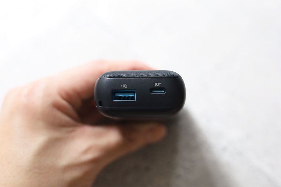 Anker PowerCore 10000Redux 25Wは2ポートタイプ