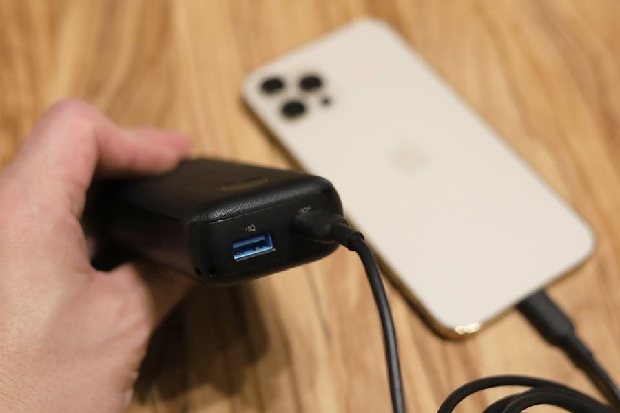 Anker PowerCore 10000Redux 25WでUSB-Cを使用してiPhone充電