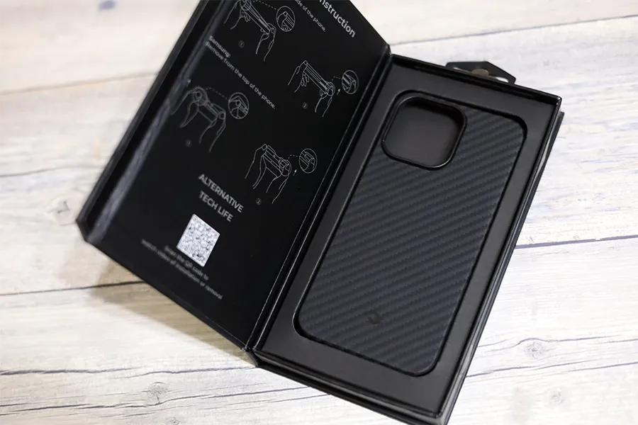 iPhone 13 Pro用PITAKA MagEZ Case 2のケースは観音開き