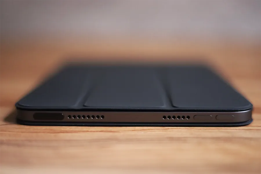iPad mini 6のSmart Fokio装着後の電源ボタン側