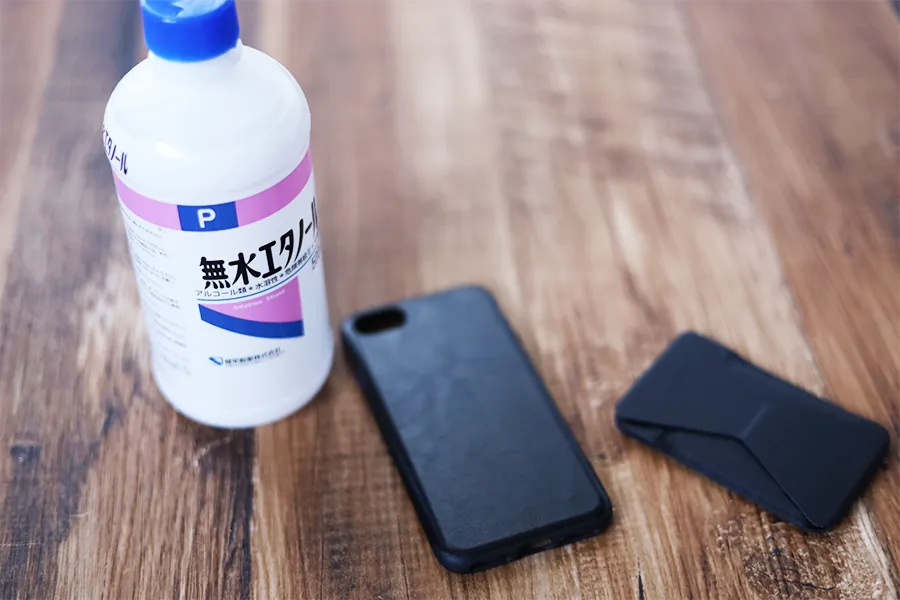 MOFT マグシールを貼り付ける前にアルコールで拭き取る