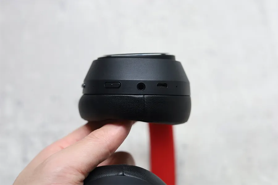 SuperEQ S1はR側にだけボタン類あり