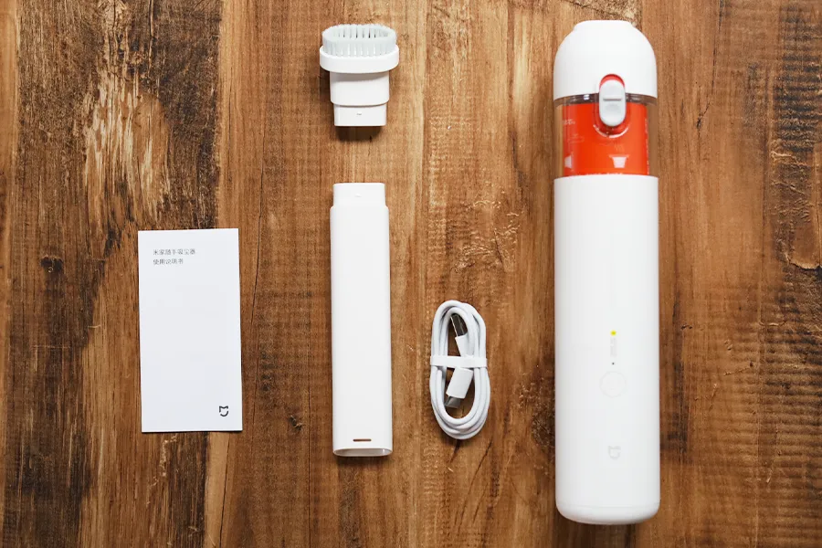 Xiaomi Miハンディクリーナーの内容物