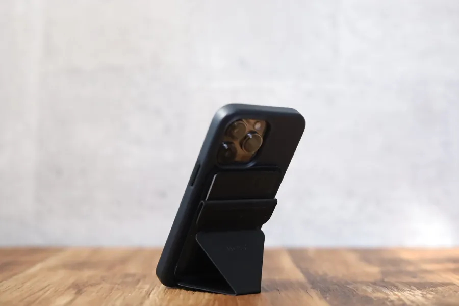 MOFT Snap-On iPhone用のMagSafeはキレイにスタンドになる