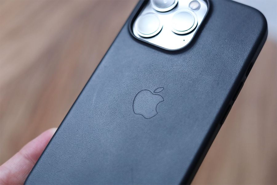 iPhone 13 Pro Apple純正レザーケースミッドナイトはMagSafeの後がつくのは治っていない