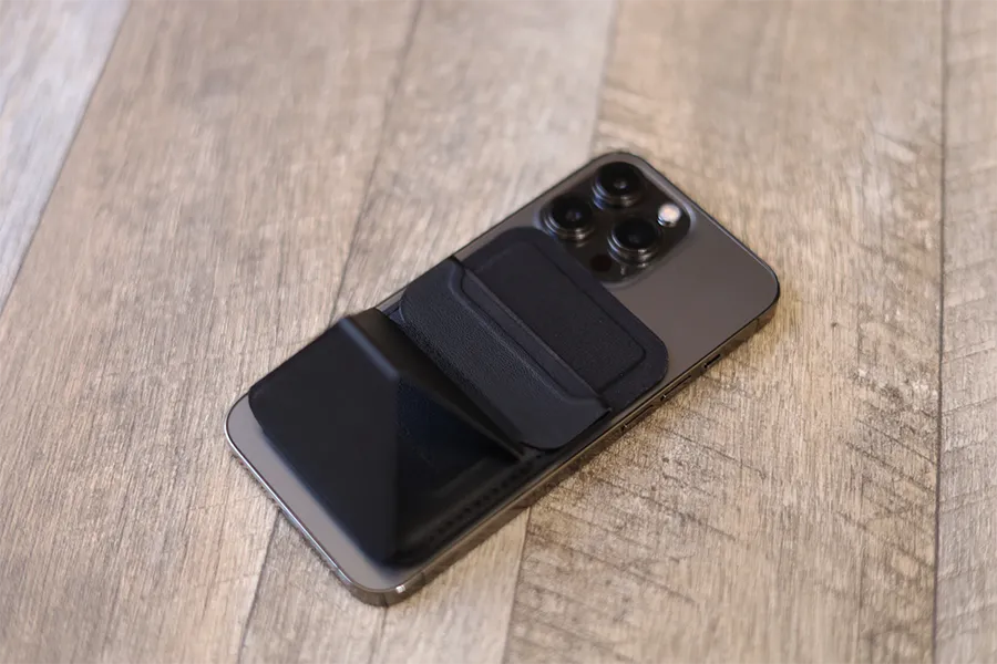 MOFT Snap-On iPhone用のMagSafeはスタンド形状になる