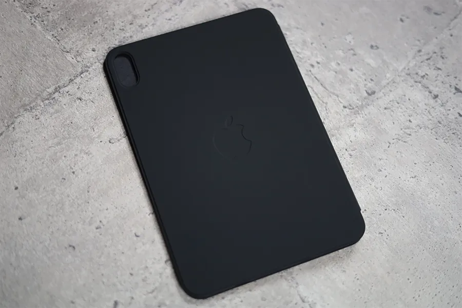 iPad mini 6のSmart Fokioの背面はリンゴマークが入っている
