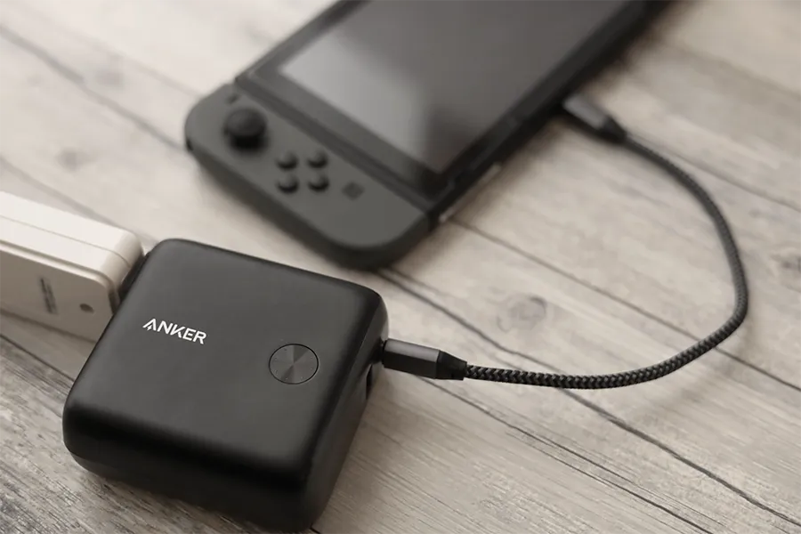 Anker PowerCore 10000はモバイルバッテリーと充電器兼用でswitchとも相性良し