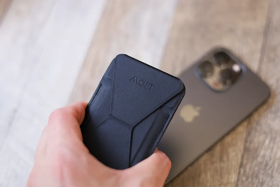 MOFT Snap-On iPhone用のMagSafeを置くだけではりつける