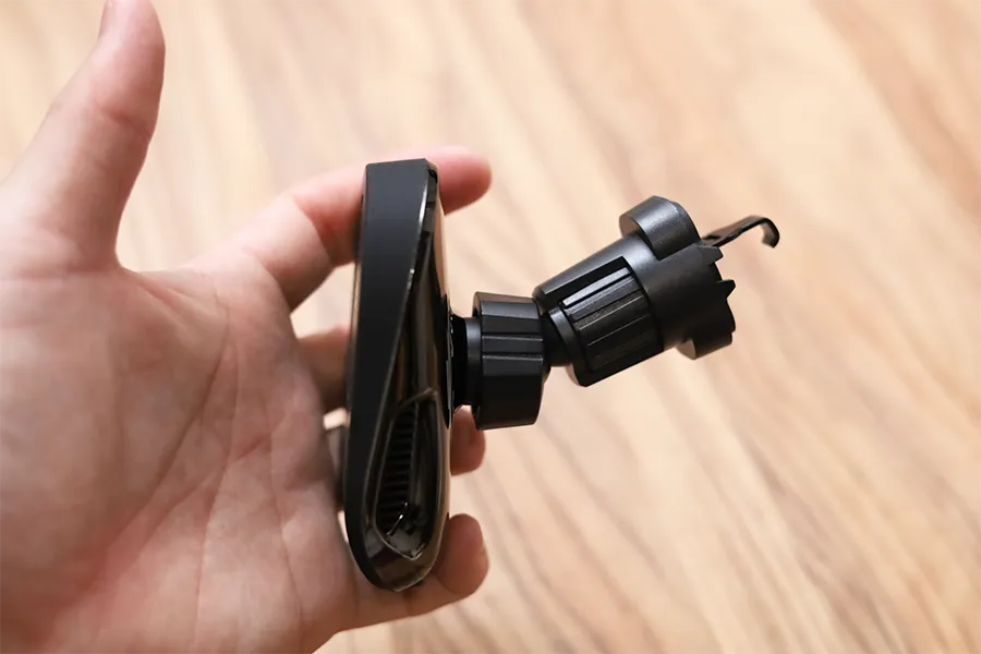 PITAKA MagEZ Car Mount Proを上に向ける