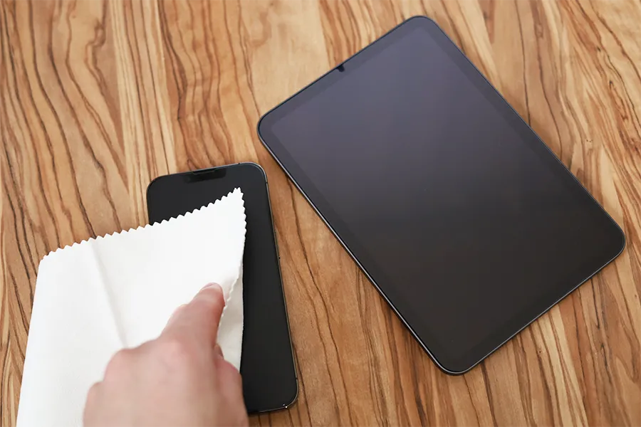 iPhoneとiPadをキレイに拭くためにはセーム革のキョンセームがベスト