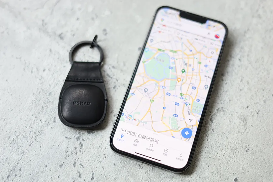 NOMAD AirTagレザーキーホルダーケースとiPhone