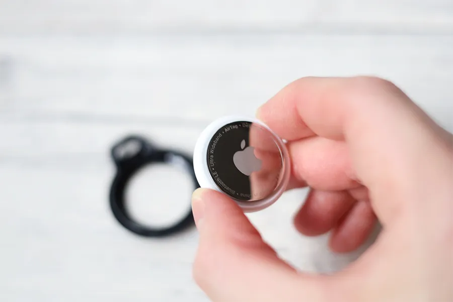 Belkin AirTag『キーリング付き・ストラップ付き』セキュアホルダーケースをケースに設置する