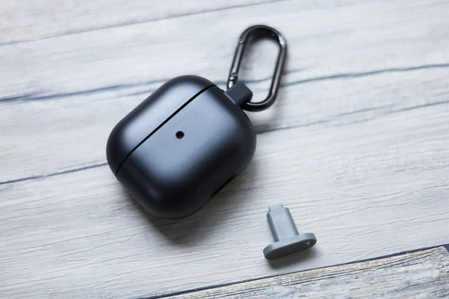 AirPods 第3世代 ESRケースの付属品でケースを簡単に取ることができる
