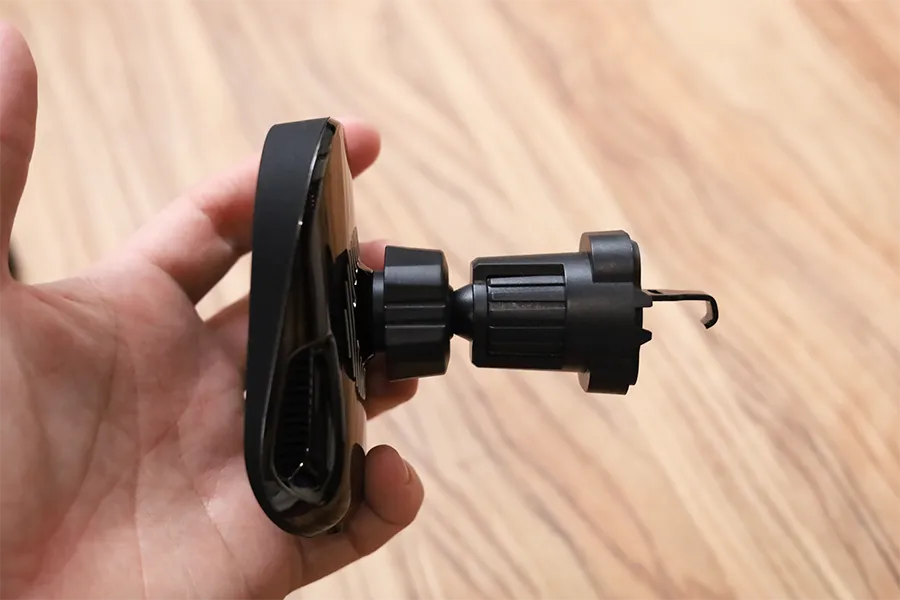 PITAKA MagEZ Car Mount Proは上下どちらでも大丈夫