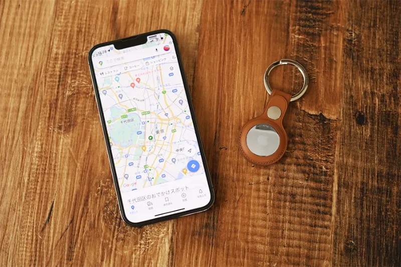 Apple純正AirTagのレザーキーリングとiPhone13 Pro