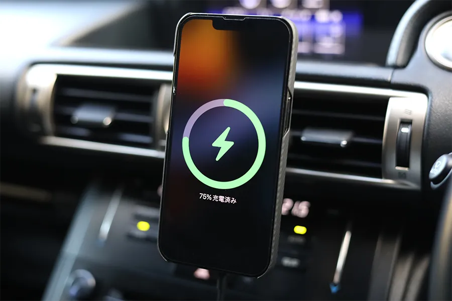 PITAKA MagEZ Car Mount ProにAir Caseでくっつける