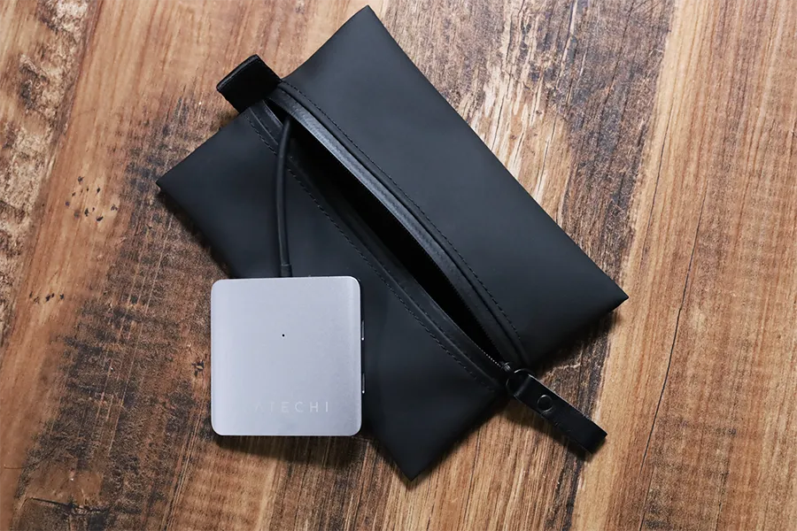 Satechi 4ポート USB-C データハブは小さいポーチにも入る