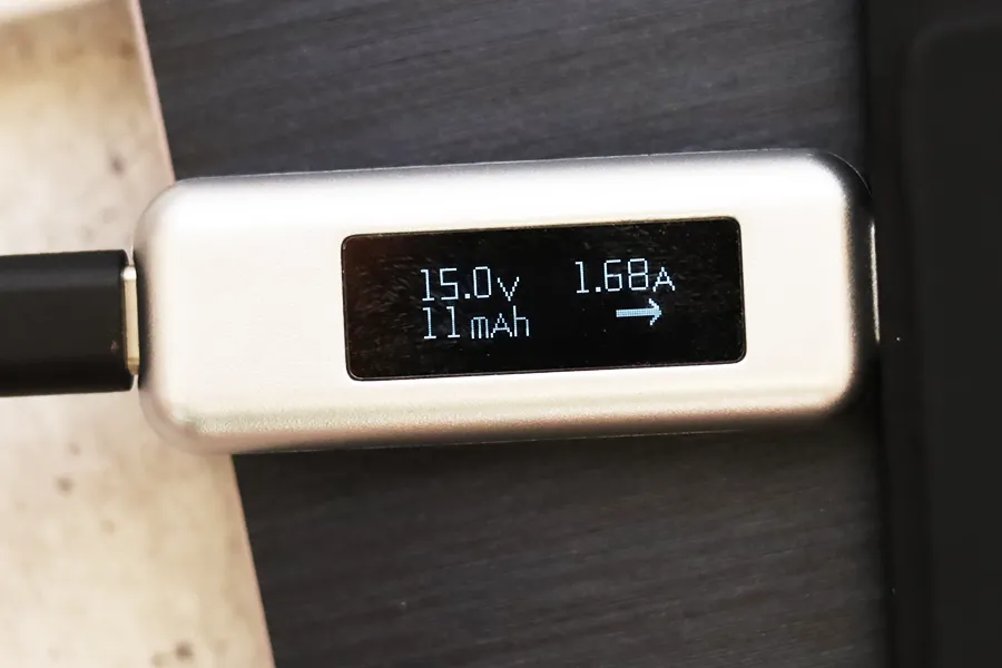 Baseus100W充電器でiPadを充電