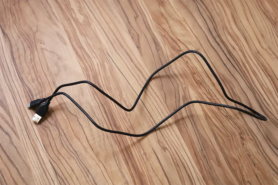PITAKA MagEZ Car Mount Proの付属ケーブル長さは100cm