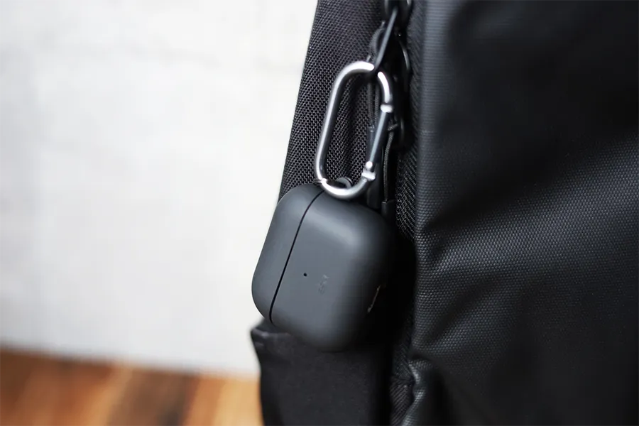 AirPods 第3世代 ESRケースはカラビナでぶら下げれる