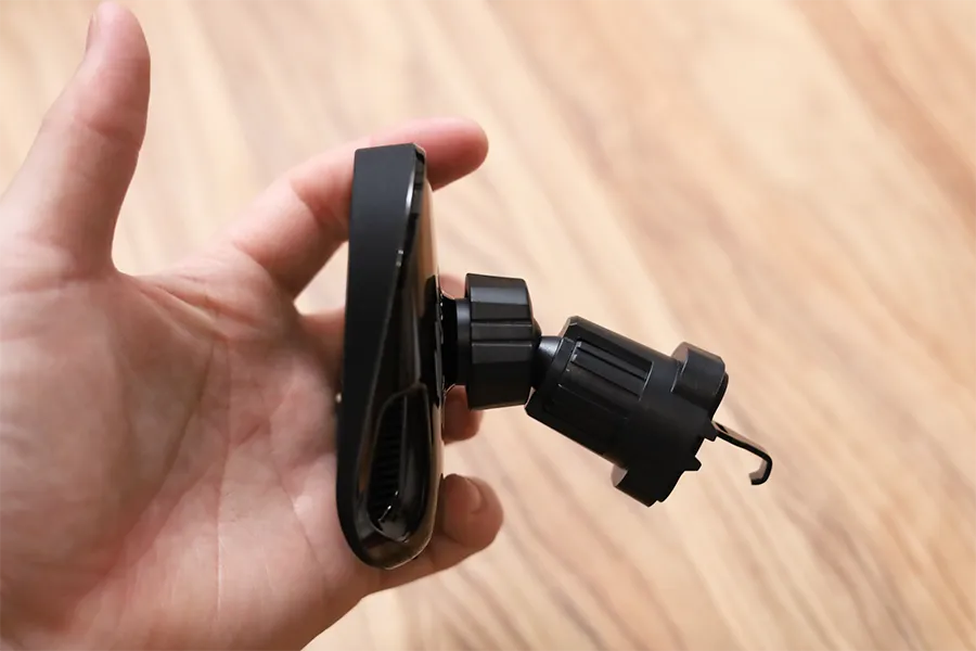 PITAKA MagEZ Car Mount Proを下に向ける