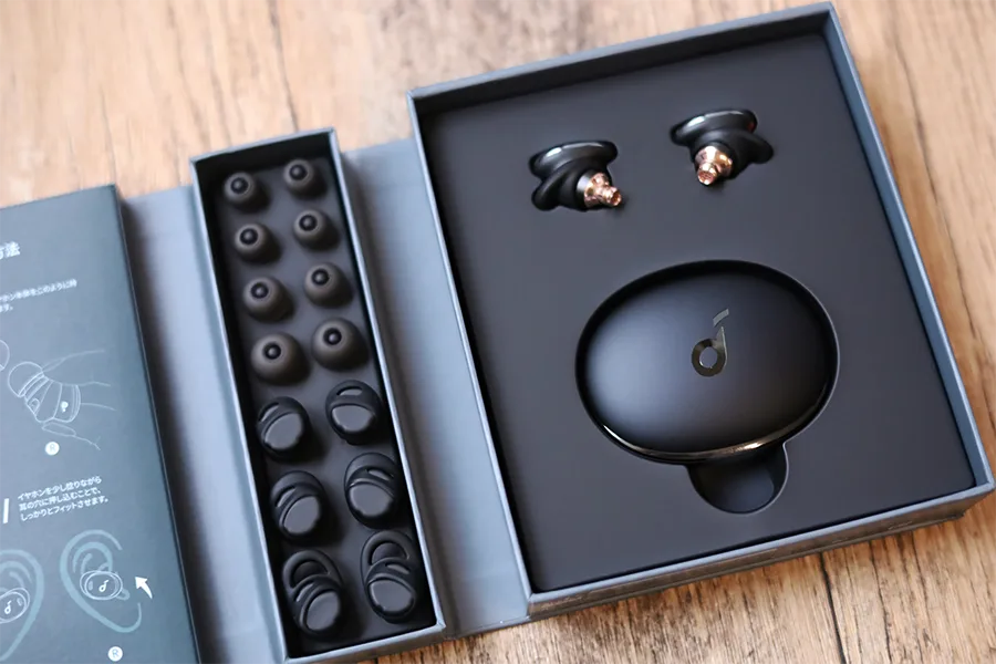 Anker Soundcore Liberty 3 Proのケースと本体アップ